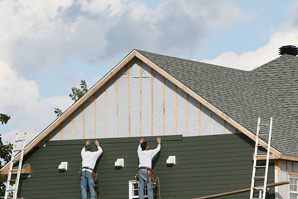 Professional Siding technician working in Floral City, FL